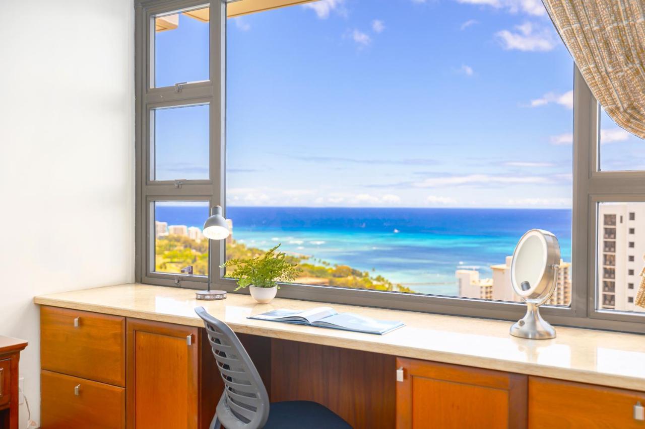 Upscale Penthouse With Ocean Views - Free Parking Apartamento Honolulu Exterior foto