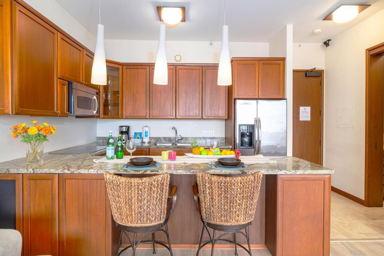 Upscale Penthouse With Ocean Views - Free Parking Apartamento Honolulu Exterior foto