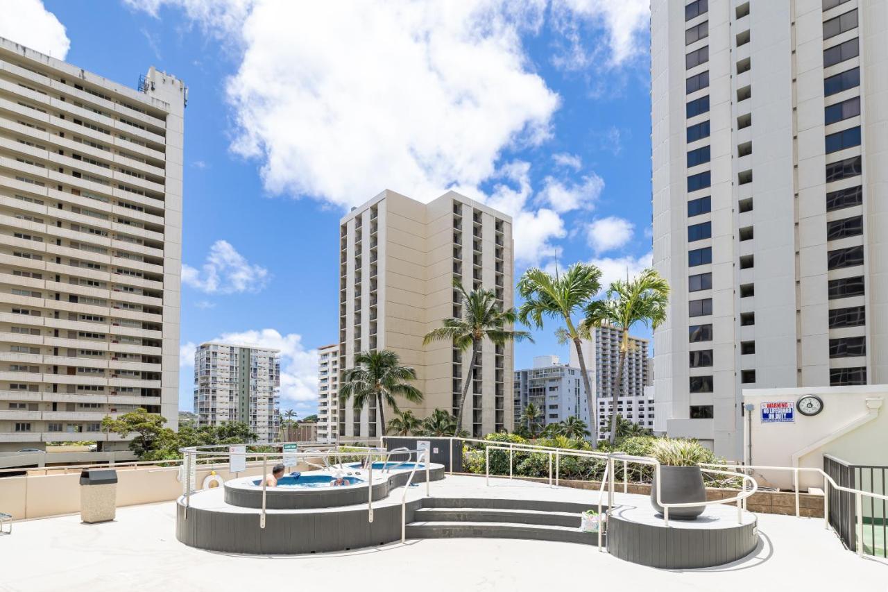 Upscale Penthouse With Ocean Views - Free Parking Apartamento Honolulu Exterior foto