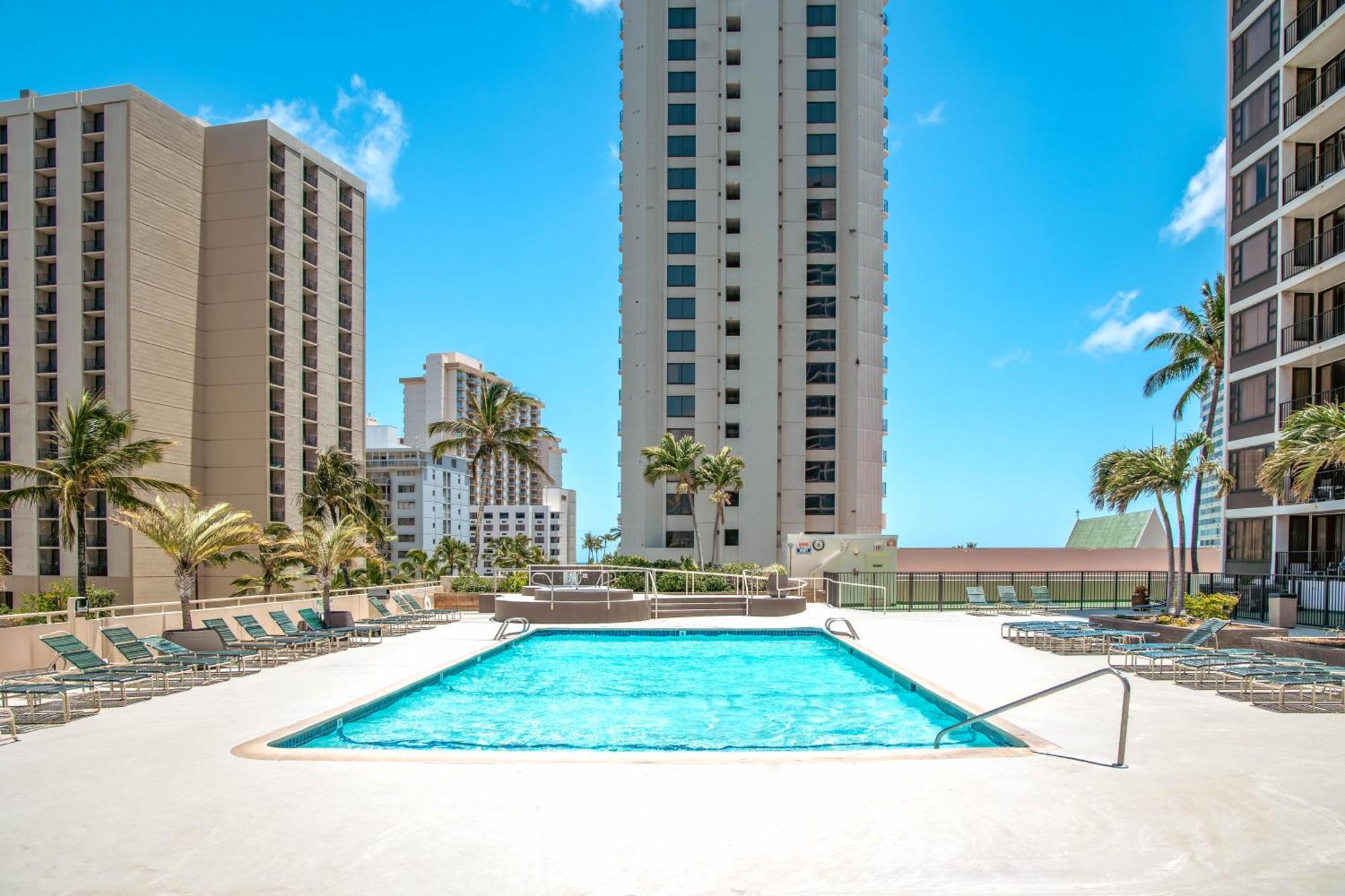 Upscale Penthouse With Ocean Views - Free Parking Apartamento Honolulu Exterior foto