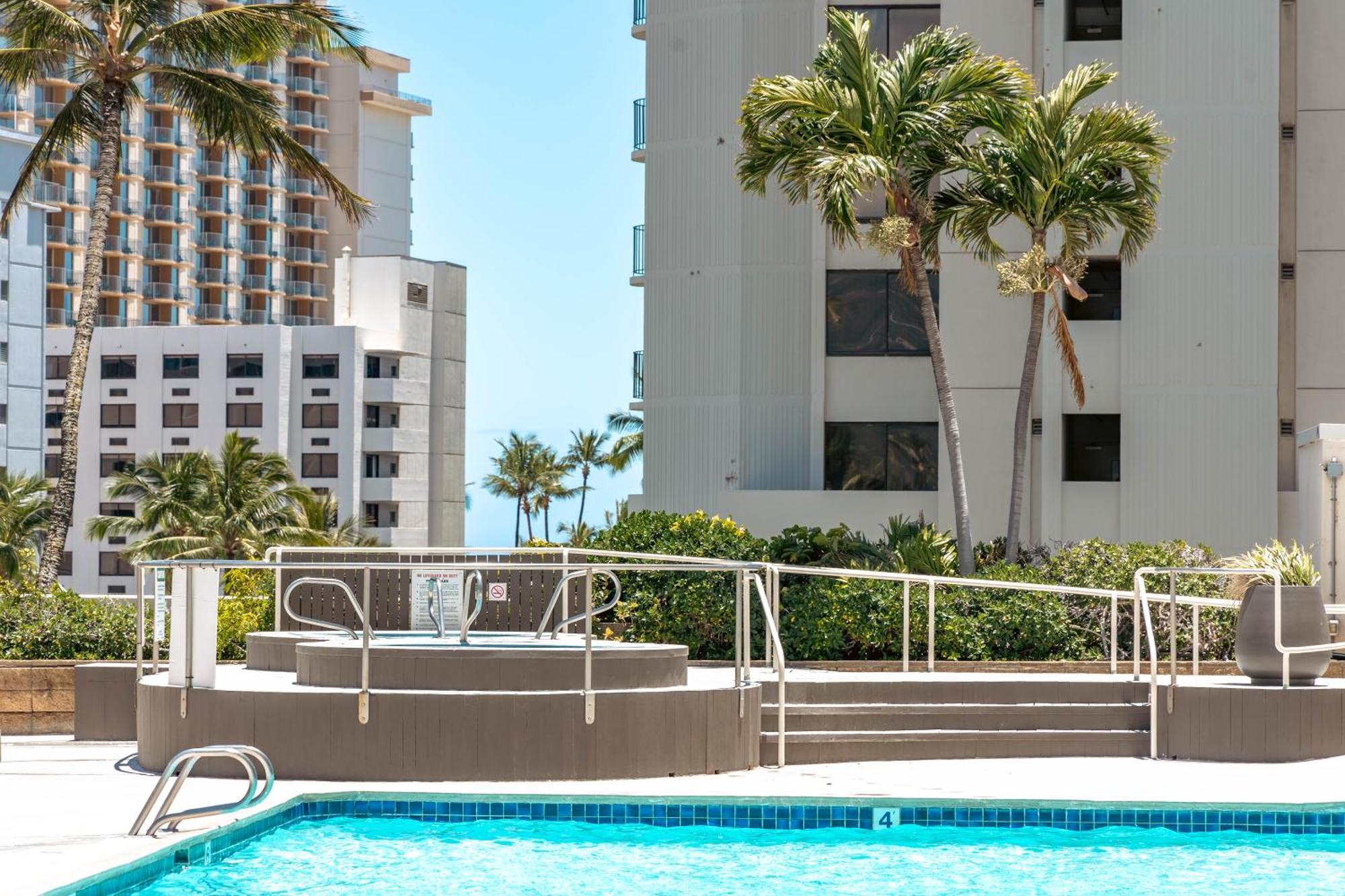 Upscale Penthouse With Ocean Views - Free Parking Apartamento Honolulu Exterior foto